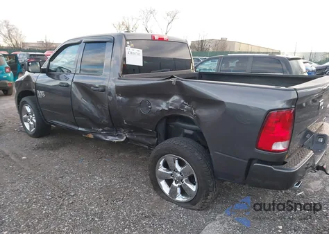 2019 Ram 1500 Classic Express 4X4 6'4 Box z USA, uszkodzony, nr VIN 1C6RR7FT3KS600162